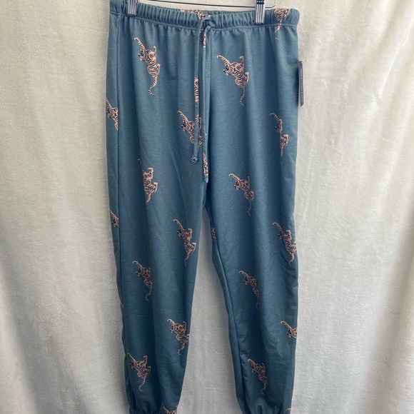 NWT Onzie tiger print cropped long sleeve hoodie and relaxed joggers set - Picture 10 of 16